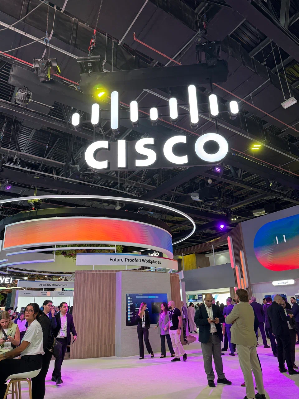 GITEX Global 2025: Dell, Huawei, Cisco, Kaspersky и что еще мы увидели на стендах участников - 10